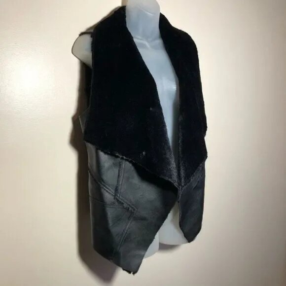 BLANK NYC WOMEN'S BLACK FAUX LEATHER & FAUX FUR DRAPE VEST SIZE MEDIUM - Picture 3 of 7